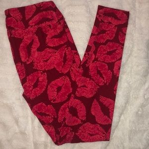 Valentine’s Day lips kiss lularo one size leggings